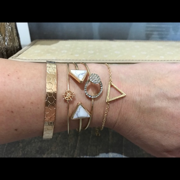 5 Gold “Marble Arrows” Bracelet Set - Picture 1 of 6
